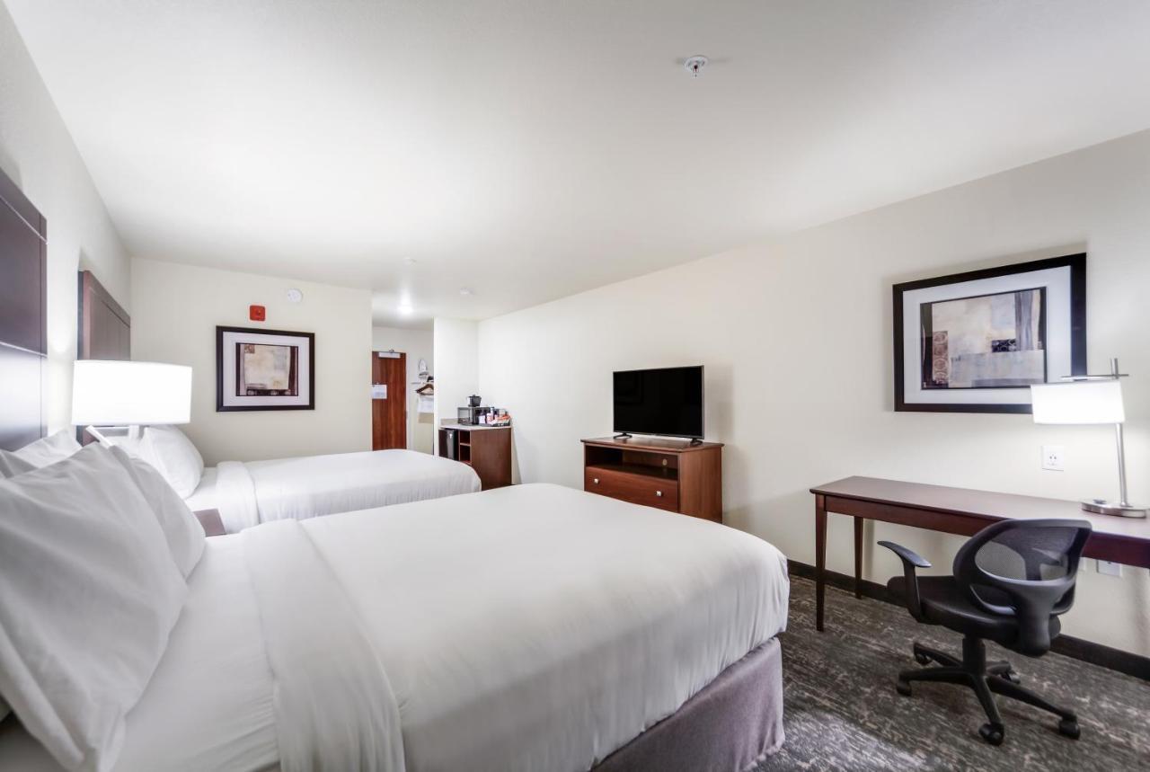 Cobblestone Inn & Suites-Fremont Bagian luar foto