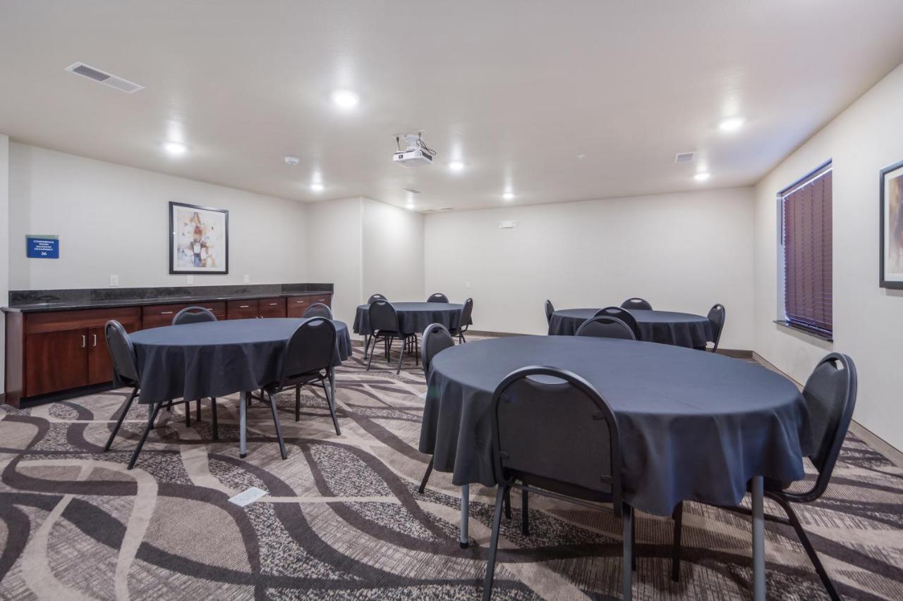 Cobblestone Inn & Suites-Fremont Bagian luar foto