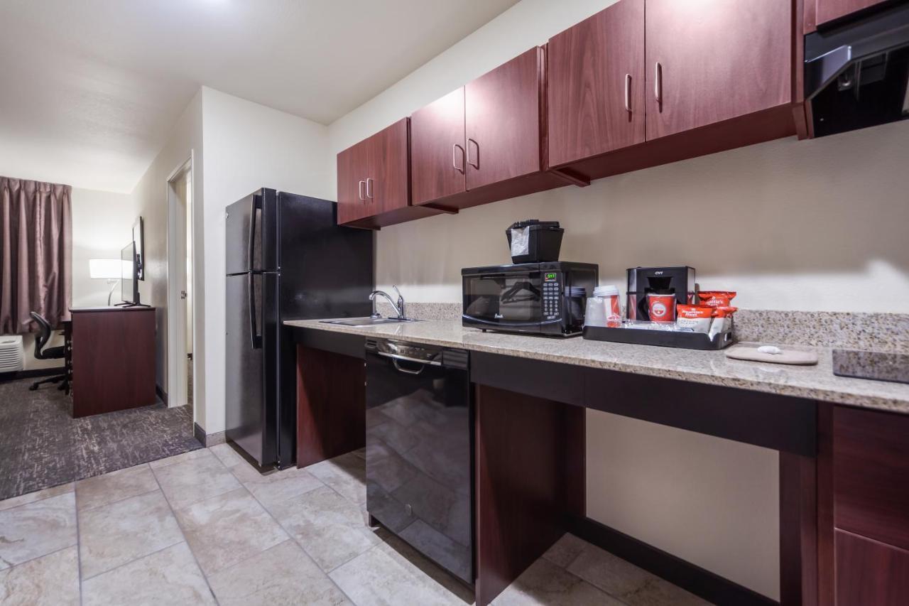 Cobblestone Inn & Suites-Fremont Bagian luar foto