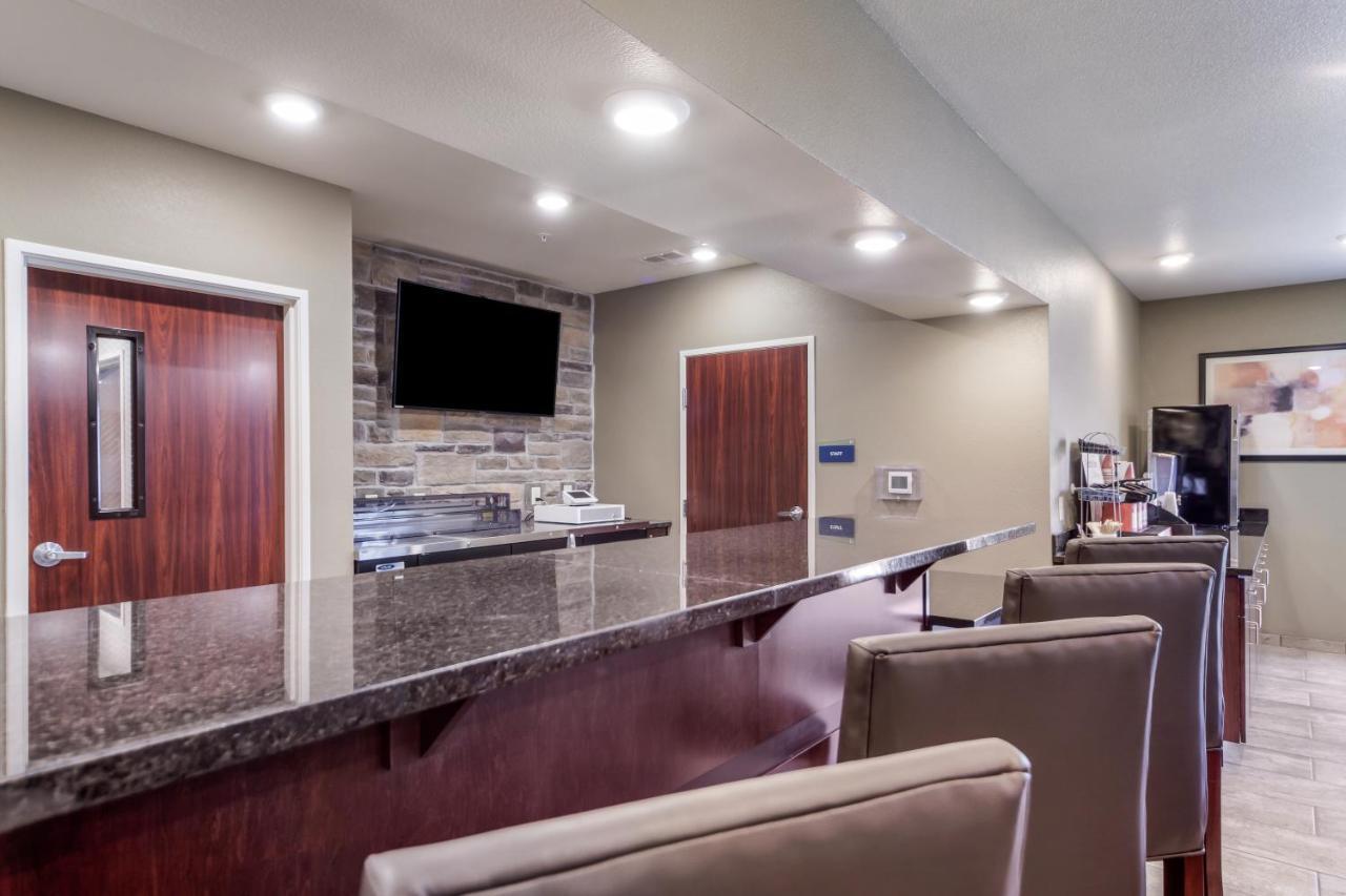 Cobblestone Inn & Suites-Fremont Bagian luar foto