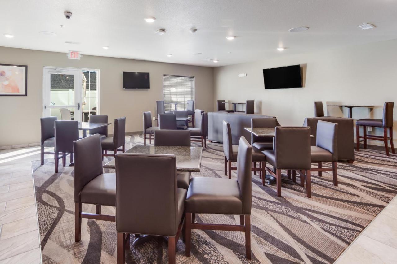 Cobblestone Inn & Suites-Fremont Bagian luar foto