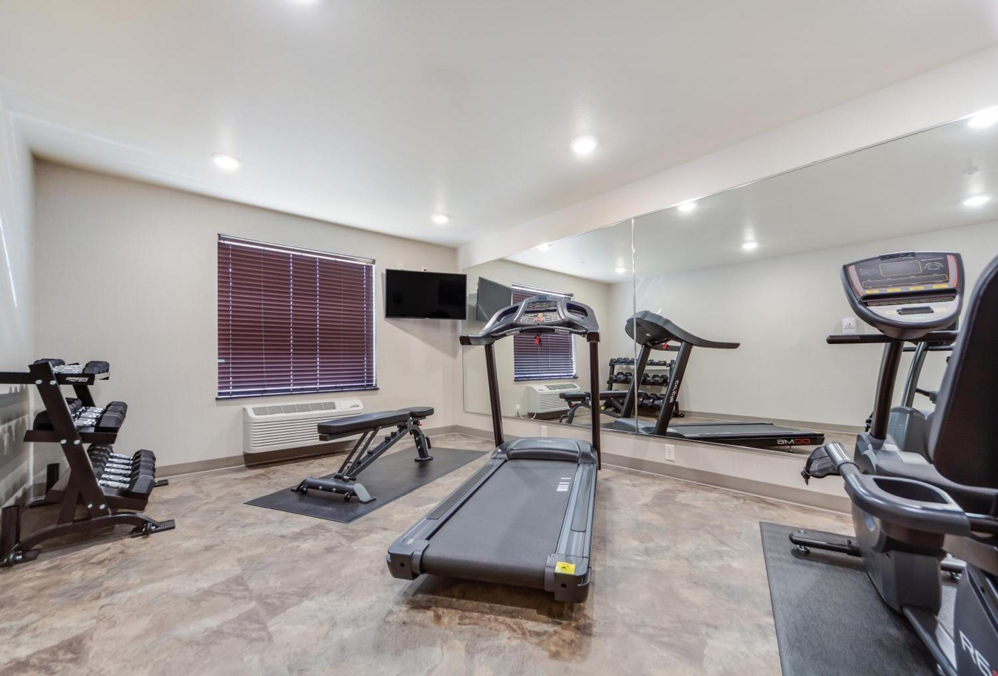 Cobblestone Inn & Suites-Fremont Bagian luar foto