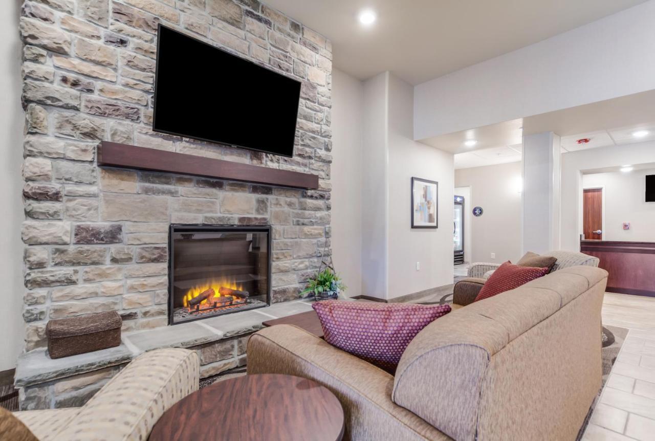 Cobblestone Inn & Suites-Fremont Bagian luar foto