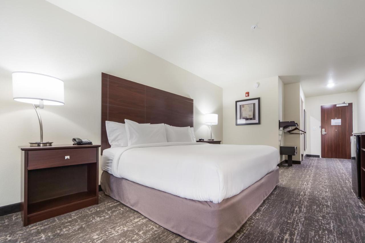Cobblestone Inn & Suites-Fremont Bagian luar foto