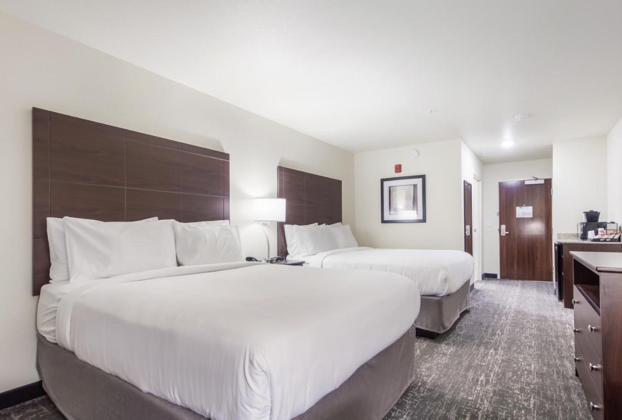 Cobblestone Inn & Suites-Fremont Bagian luar foto