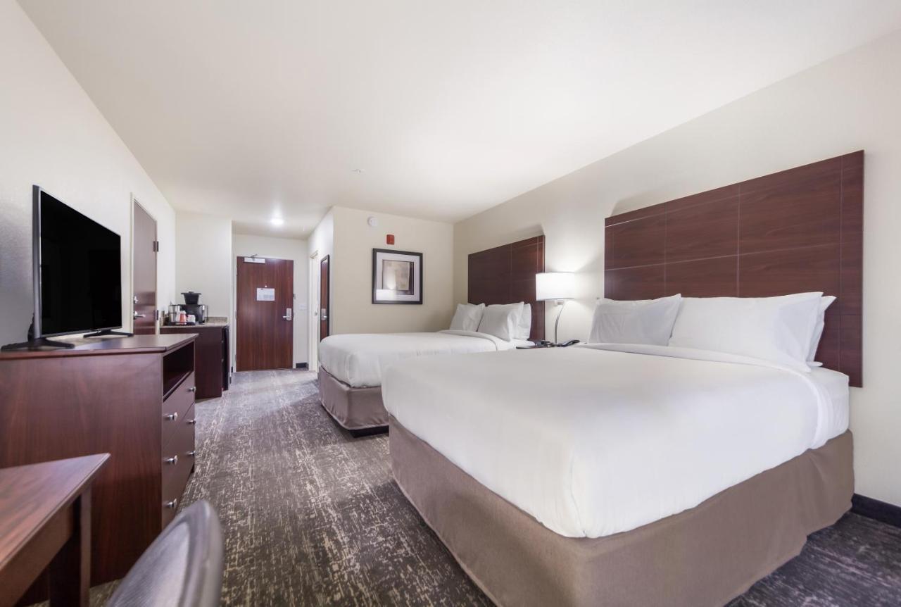 Cobblestone Inn & Suites-Fremont Bagian luar foto