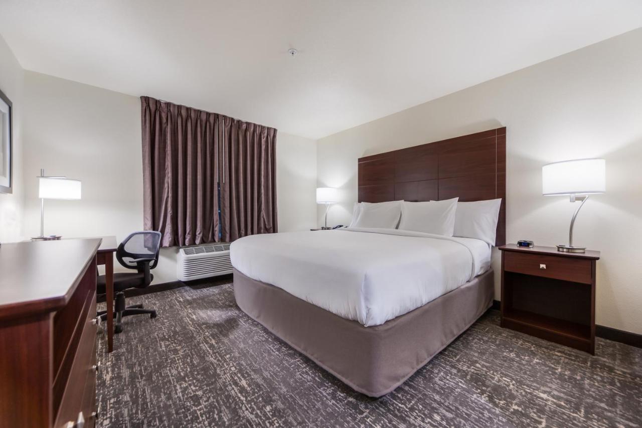 Cobblestone Inn & Suites-Fremont Bagian luar foto