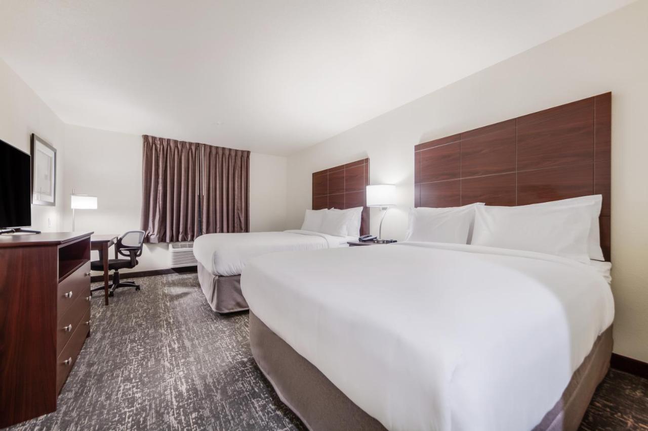 Cobblestone Inn & Suites-Fremont Bagian luar foto