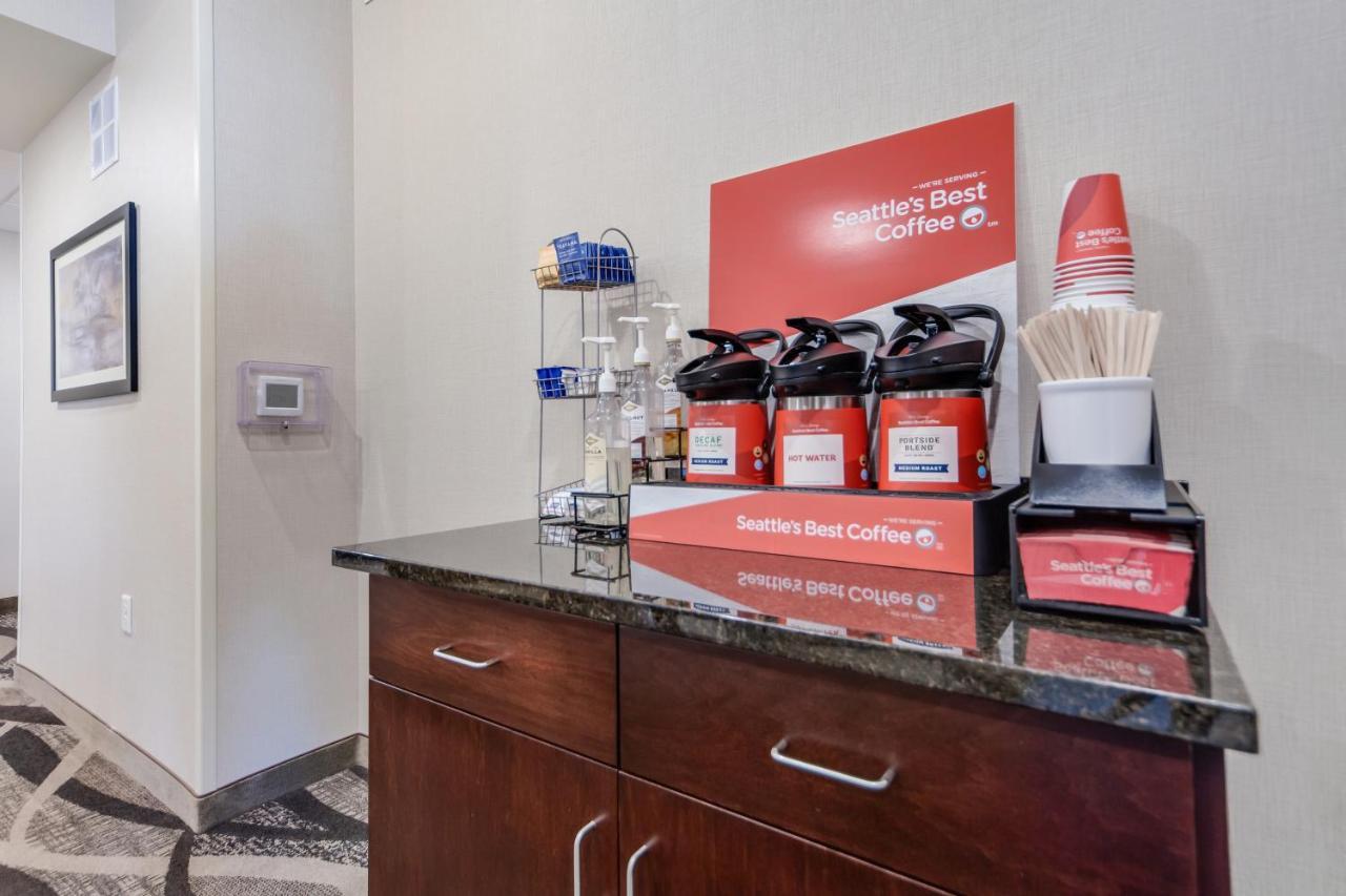 Cobblestone Inn & Suites-Fremont Bagian luar foto