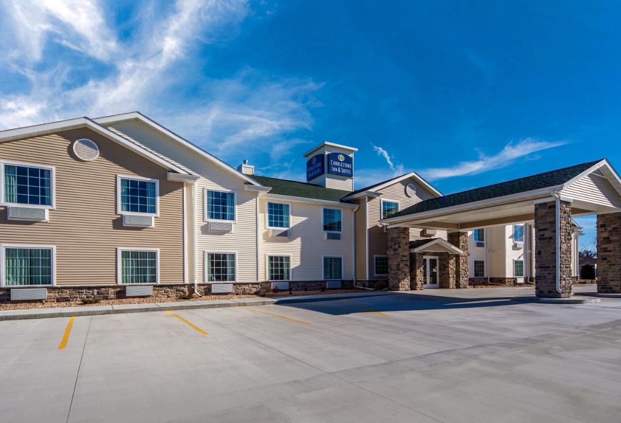 Cobblestone Inn & Suites-Fremont Bagian luar foto