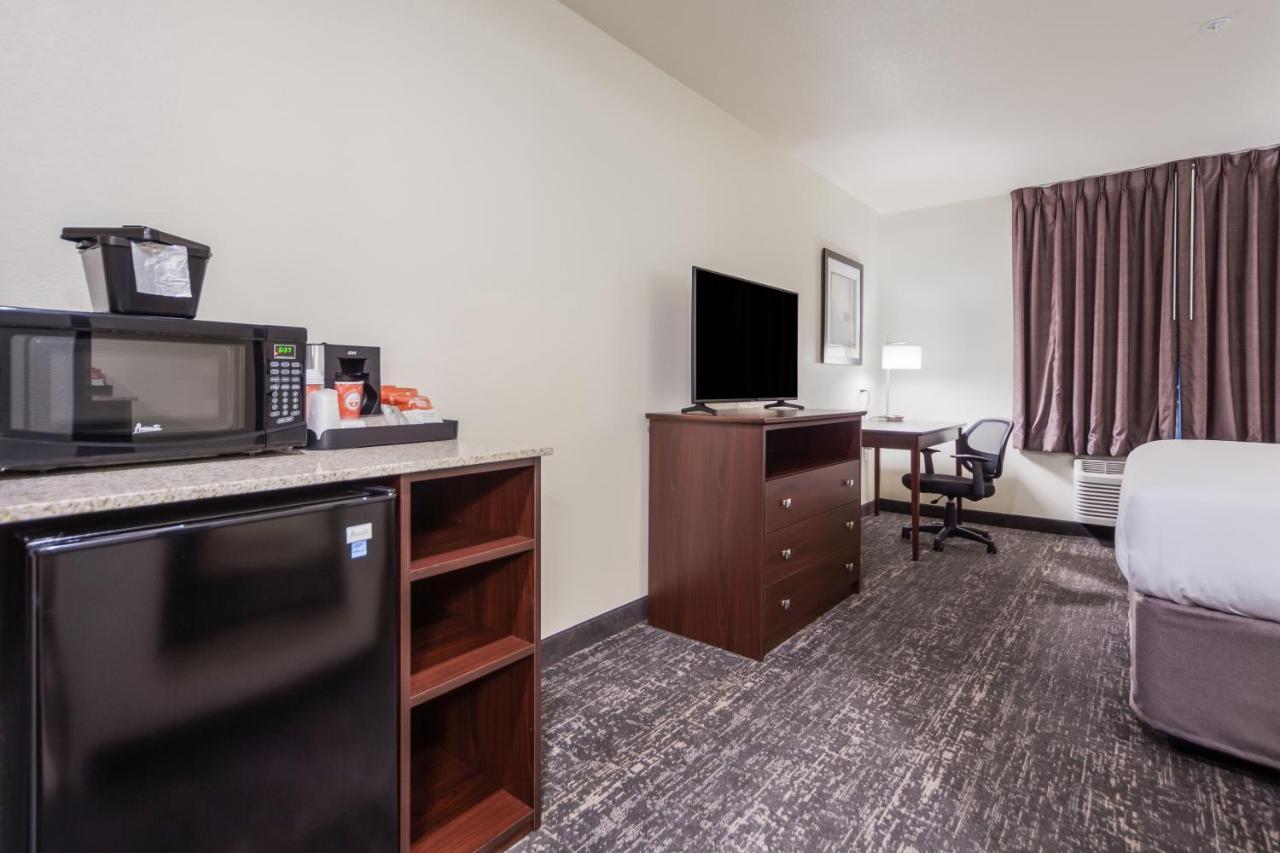 Cobblestone Inn & Suites-Fremont Bagian luar foto