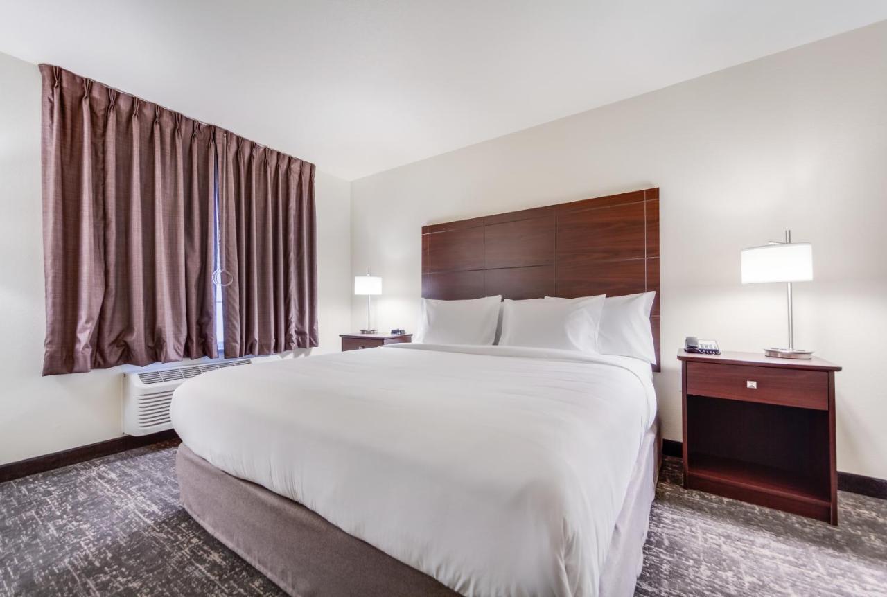 Cobblestone Inn & Suites-Fremont Bagian luar foto