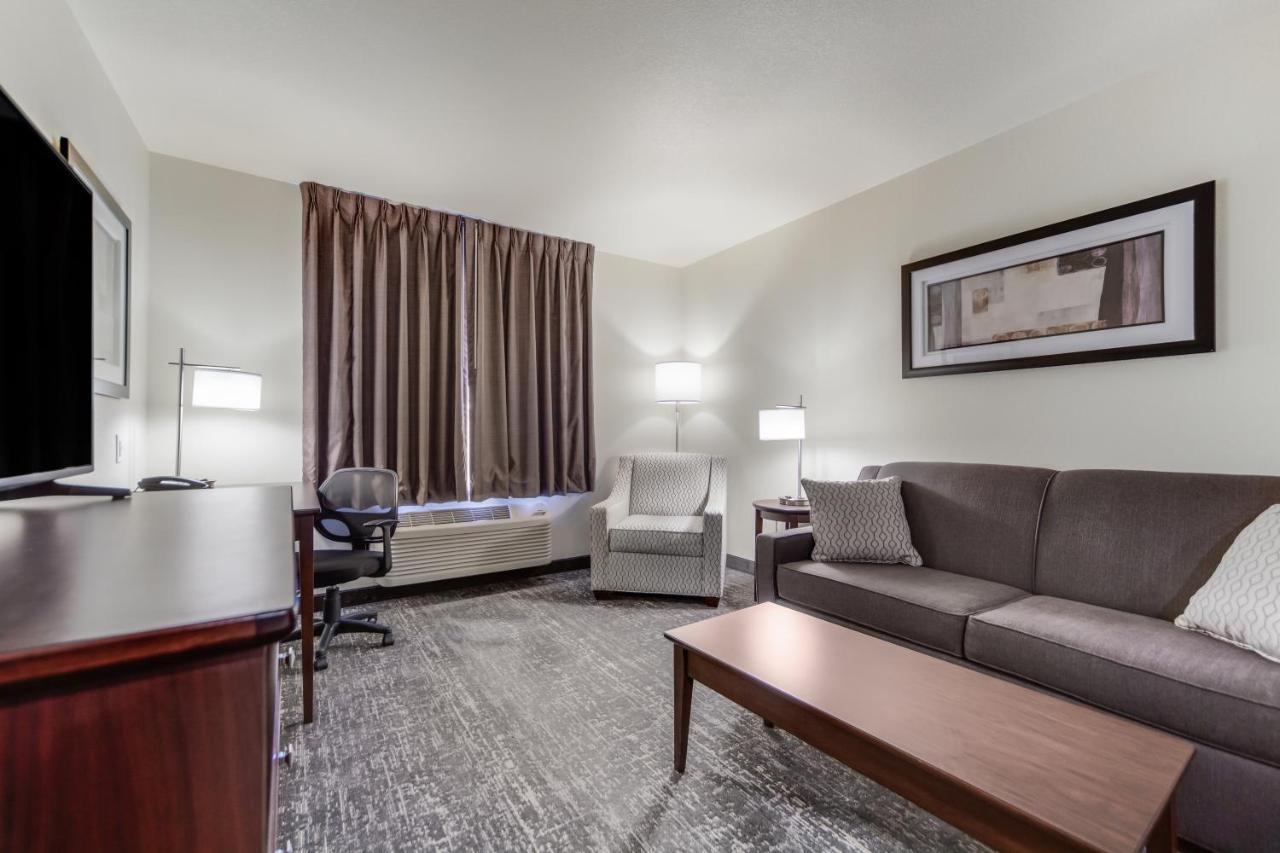 Cobblestone Inn & Suites-Fremont Bagian luar foto