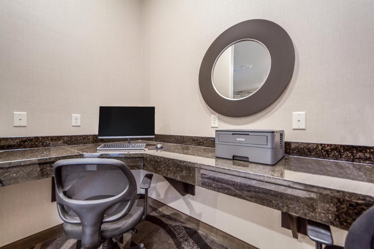 Cobblestone Inn & Suites-Fremont Bagian luar foto