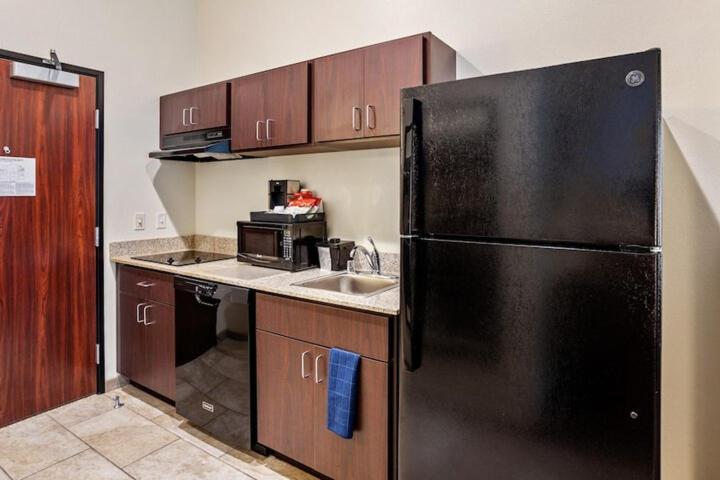 Cobblestone Inn & Suites-Fremont Bagian luar foto
